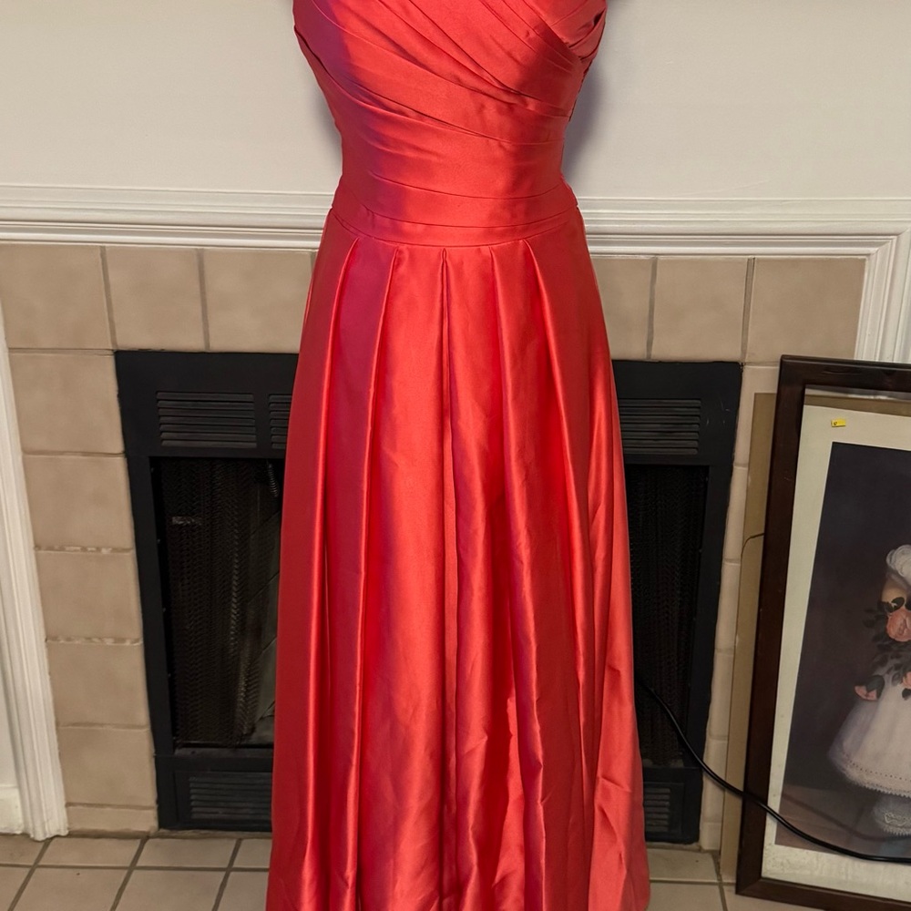 One-Shoulder Red Satin Evening Dress - Elegant Pleated Bodice